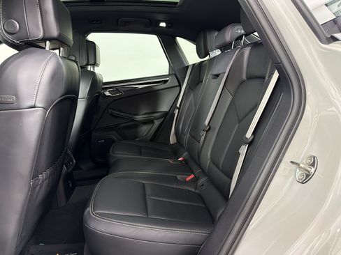 Certified 2024 Porsche Macan AWD/4WD image 24