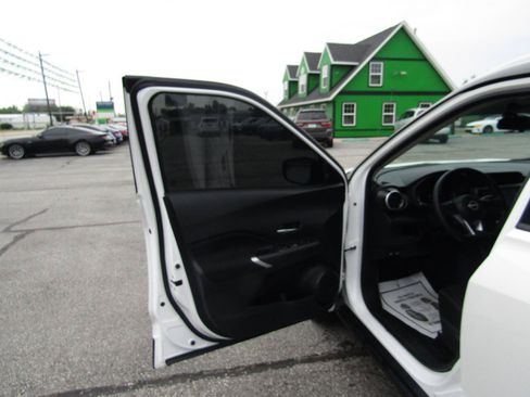 Used 2023 Nissan Kicks SV FWD image 10