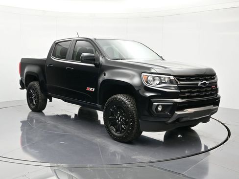 Certified 2021 Chevrolet Colorado Z71 w/ Z71 Midnight Edition image 3
