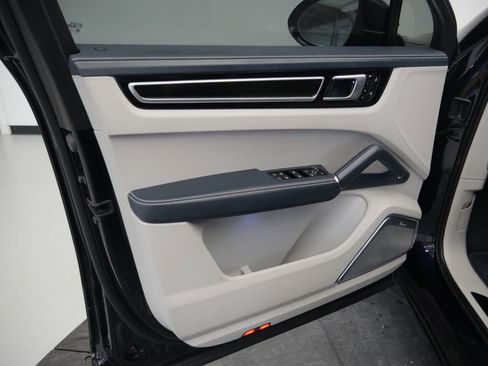 Certified 2023 Porsche Cayenne GTS AWD/4WD image 17
