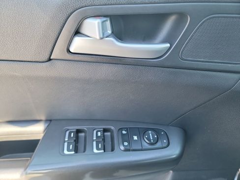 Used 2017 Kia Sportage EX image 11