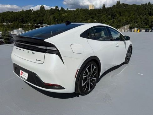 Certified 2026 Toyota Prius Plug-In Hybrid w/ Limited Premium Package FWD image 5