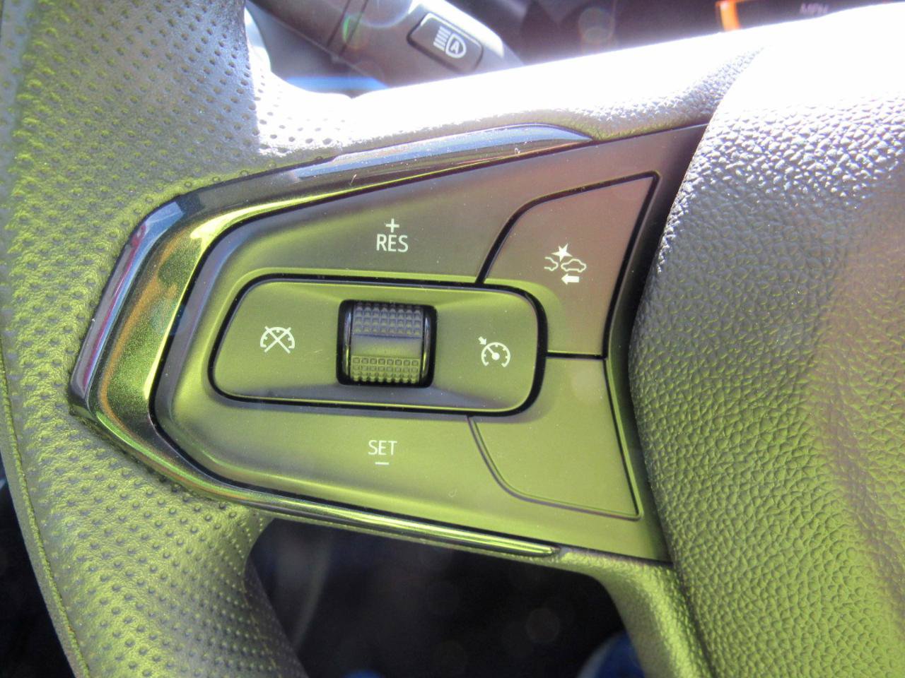 Used 2025 Chevrolet Trax LT FWD image 20