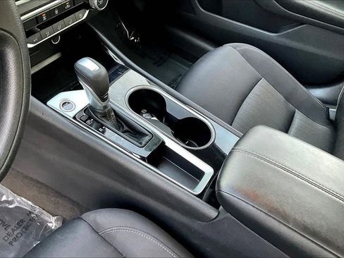 Used 2024 Nissan Altima 2.5 SV image 14