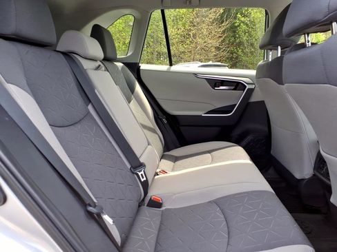 Used 2025 Toyota RAV4 XLE image 12