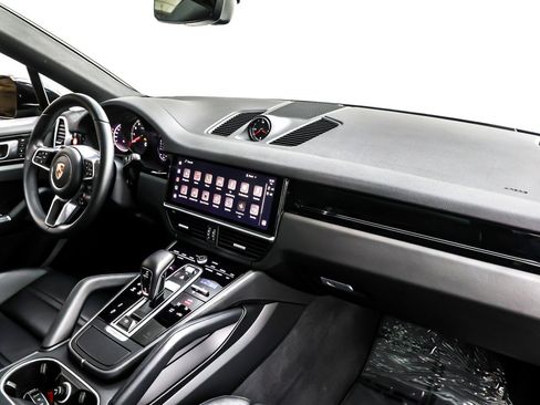 Used 2023 Porsche Cayenne Platinum Edition image 17