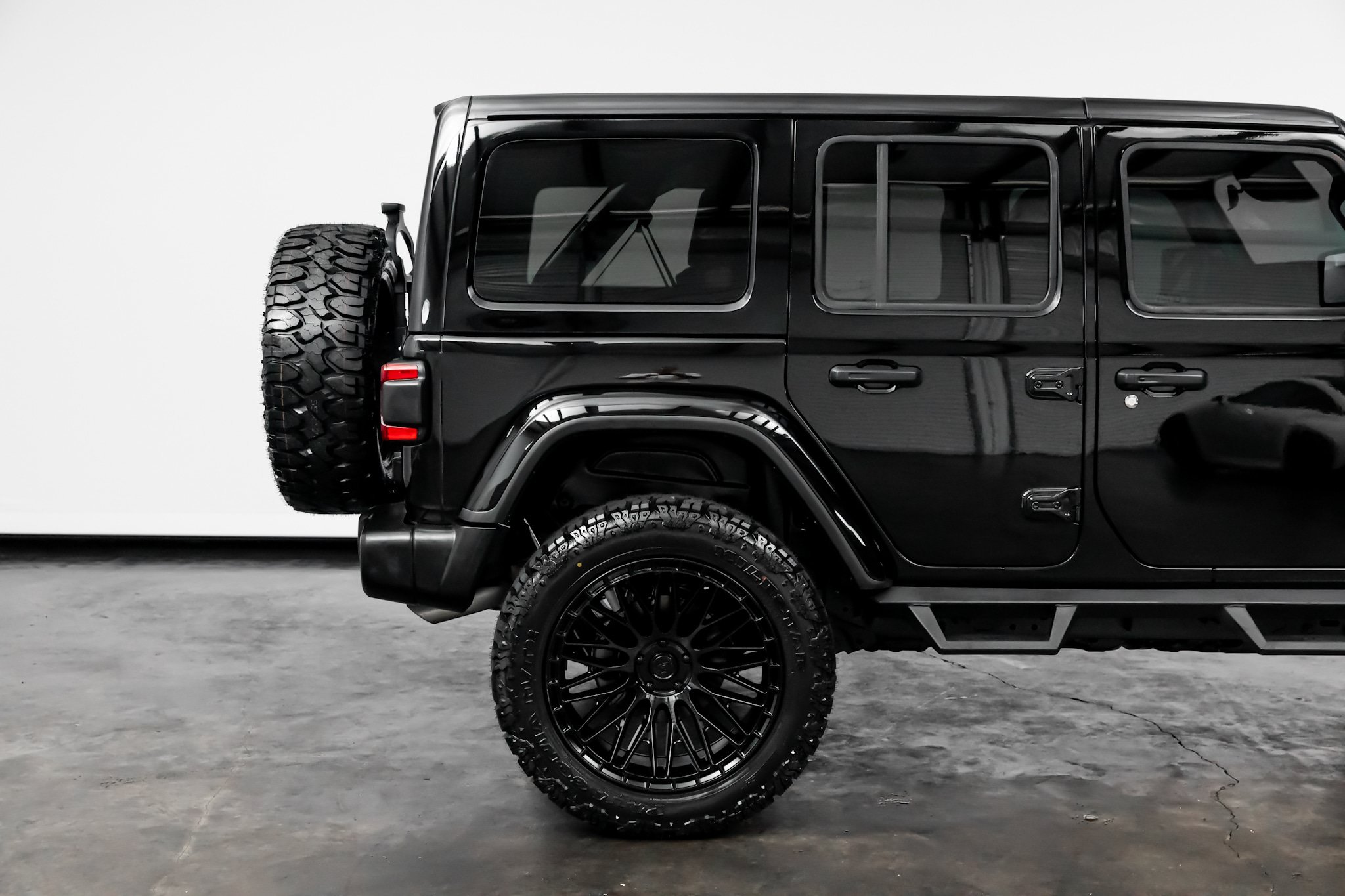 Used 2026 Jeep Wrangler Unlimited Sahara AWD/4WD image 24