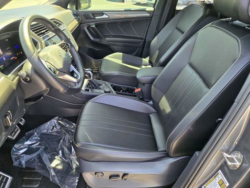 Used 2022 Volkswagen Tiguan SE R-Line AWD/4WD image 17