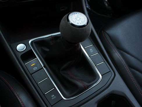 Used 2019 Volkswagen Jetta GLI Autobahn FWD image 32