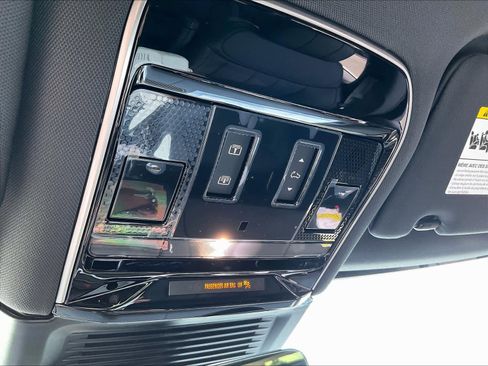 New 2025 Land Rover Range Rover SE image 21