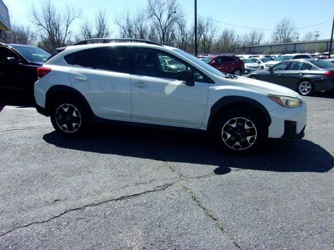 Used 2019 Subaru Crosstrek 2.0i w/ Eyesight System image 5
