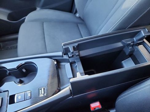 Used 2024 Nissan Rogue S image 41