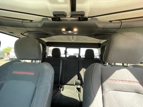 Used 2023 Jeep Gladiator Rubicon AWD/4WD image 9