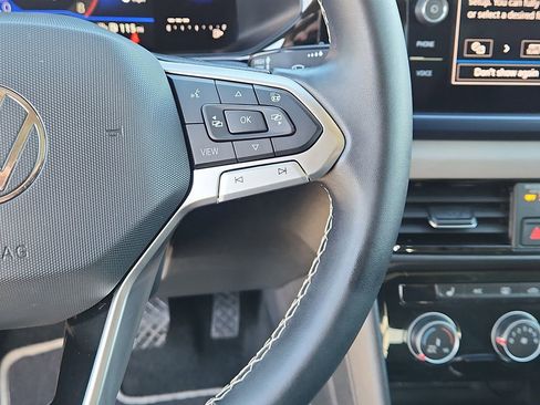 Used 2023 Volkswagen Taos SE image 16