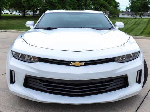 Used 2018 Chevrolet Camaro LT RWD image 13