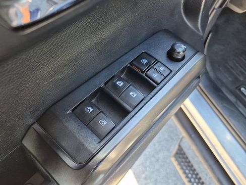 Used 2019 Toyota Tacoma TRD Off-Road AWD/4WD image 19