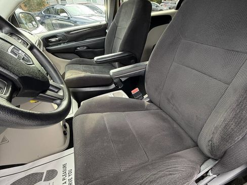 Used 2012 Dodge Grand Caravan SE image 9