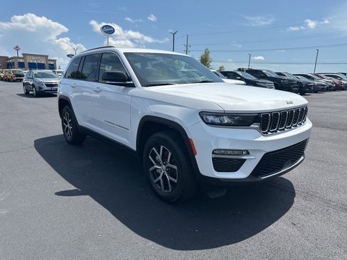 Used 2024 Jeep Grand Cherokee Limited image 14