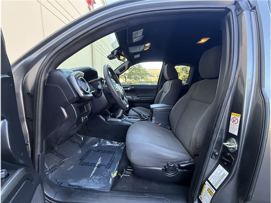 Used 2019 Toyota Tacoma TRD Sport AWD/4WD image 10