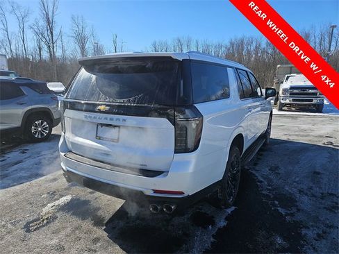 Used 2025 Chevrolet Suburban Premier image 4