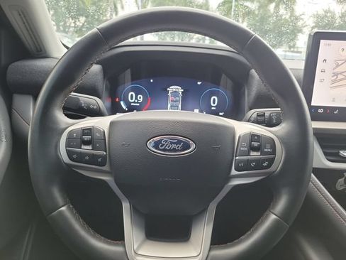 Used 2025 Ford Explorer Active RWD image 13
