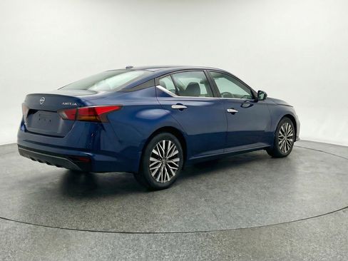 Used 2025 Nissan Altima 2.5 SV FWD image 9