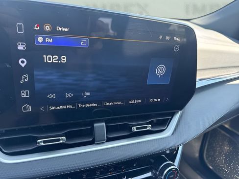 Used 2026 Chevrolet Equinox LT FWD image 16