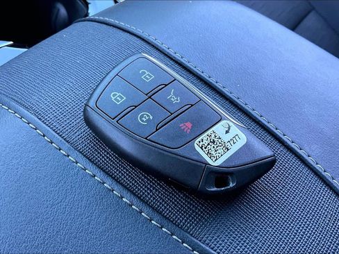Used 2025 Buick Enclave Sport Touring FWD image 32