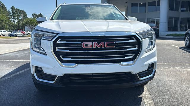 Used 2023 GMC Terrain SLT AWD/4WD image 2