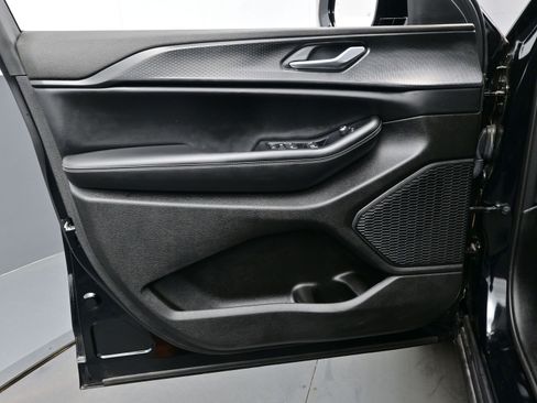 Used 2023 Jeep Grand Cherokee Altitude image 10