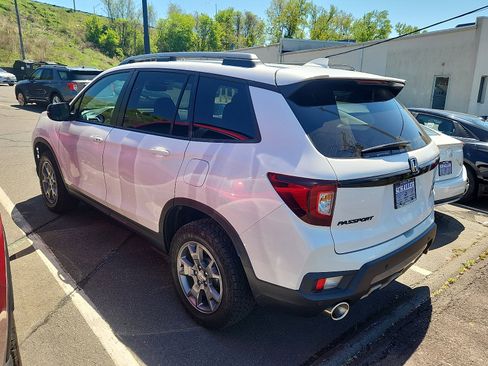 Used 2024 Honda Passport TrailSport image 3