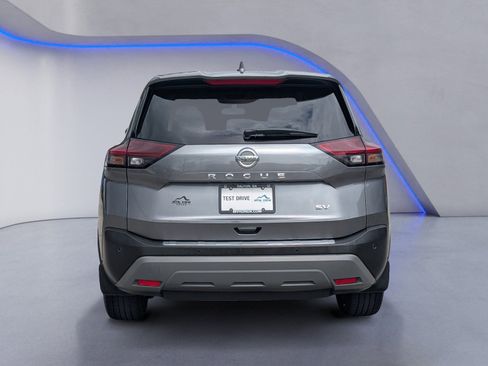 Used 2021 Nissan Rogue SV image 4