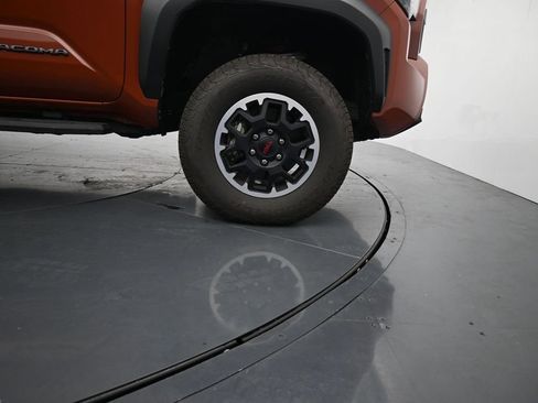 Used 2025 Toyota Tacoma TRD Off-Road AWD/4WD image 11
