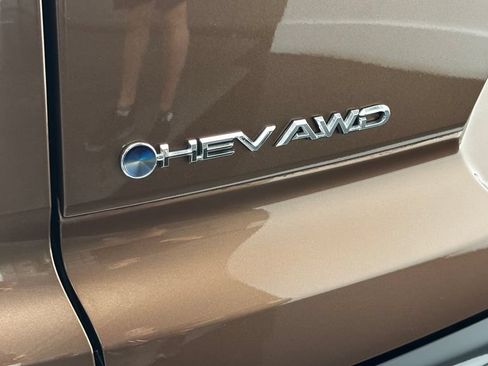 Used 2025 Toyota Crown Signia AWD/4WD image 7