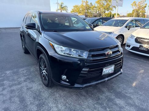 Used 2018 Toyota Highlander SE FWD image 7
