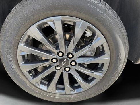 Used 2023 Chevrolet Traverse RS FWD image 39