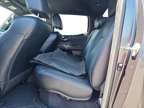 Used 2022 Toyota Tacoma TRD Sport w/ TRD Premium Sport Package AWD/4WD image 14