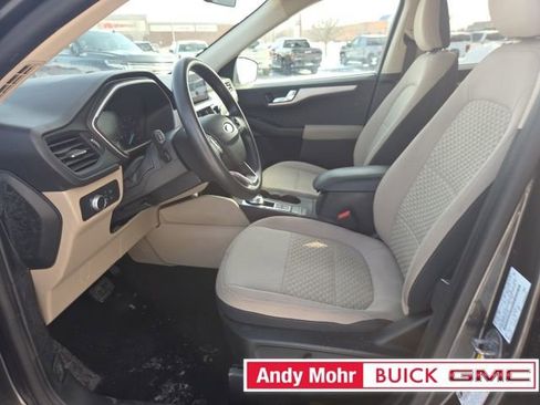 Used 2020 Ford Escape SE image 24