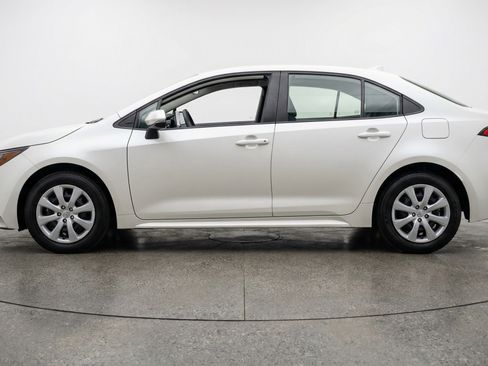 Used 2025 Toyota Corolla LE FWD image 5