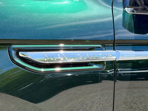 Used 2021 Lincoln Navigator Reserve AWD/4WD image 12