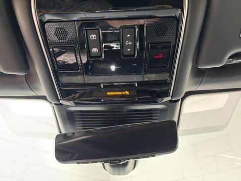 Used 2023 Land Rover Range Rover SV AWD/4WD image 12
