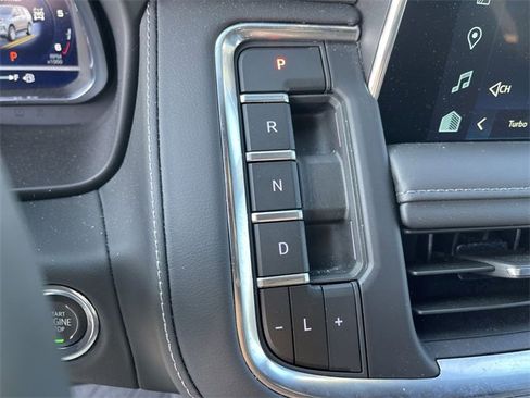 Used 2023 Chevrolet Tahoe Z71 w/ Luxury Package image 19