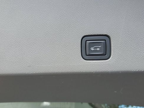 Certified 2023 Cadillac XT6 Premium Luxury w/ Technology Package FWD image 27