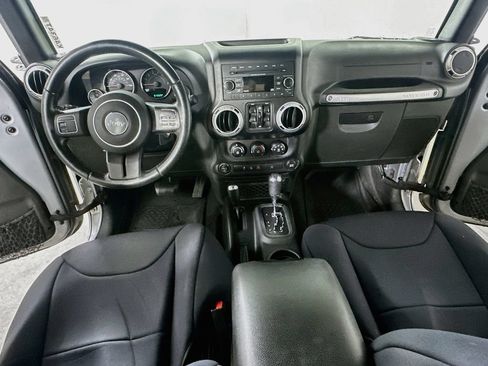 Used 2015 Jeep Wrangler Unlimited Rubicon AWD/4WD image 15
