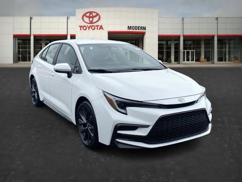 Certified 2025 Toyota Corolla SE image 3