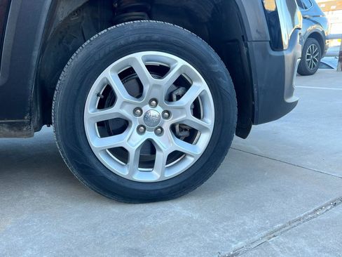 Used 2016 Jeep Renegade Latitude w/ Popular Equipment Group image 31