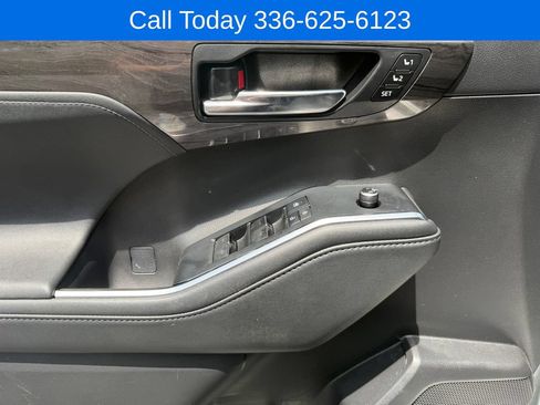 Used 2021 Toyota Highlander Limited FWD image 15