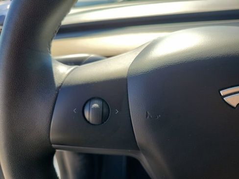 Used 2020 Tesla Model Y Long Range image 22