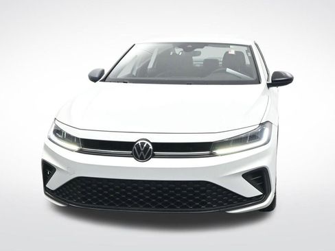 Used 2025 Volkswagen Jetta Sport FWD image 2