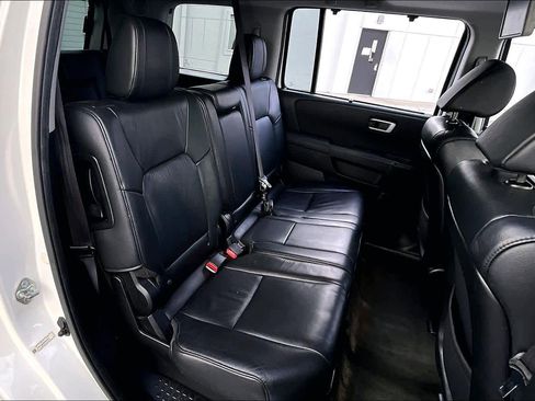 Used 2014 Honda Pilot Touring image 19